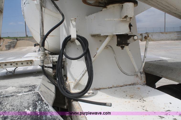 image for item B6768 2000 Western Star 4864FX concrete mixer truck