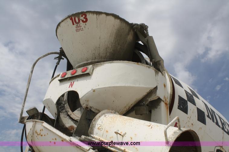 image for item B6768 2000 Western Star 4864FX concrete mixer truck