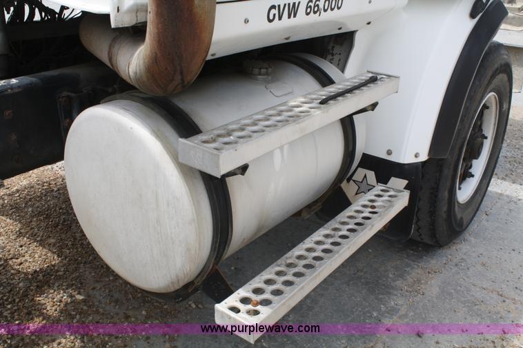 image for item B6768 2000 Western Star 4864FX concrete mixer truck