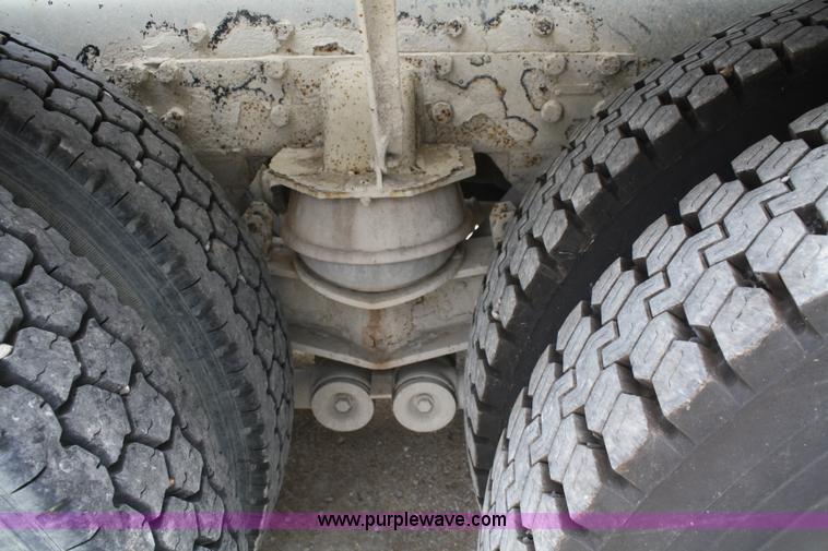 image for item B6768 2000 Western Star 4864FX concrete mixer truck