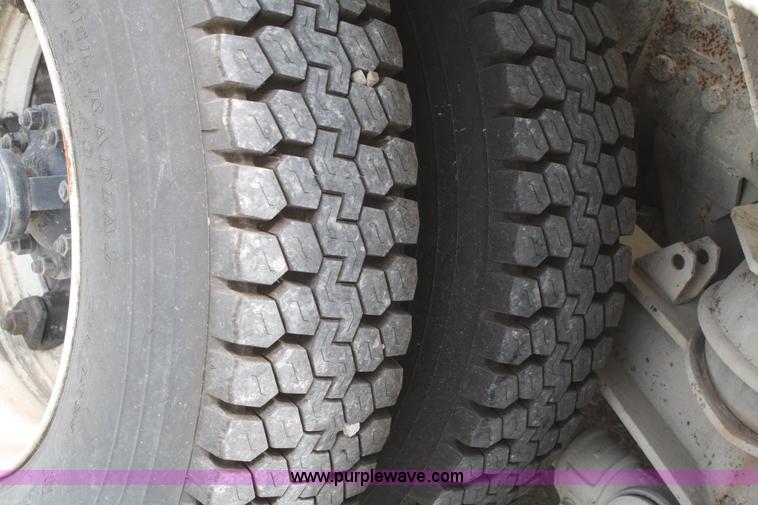 image for item B6768 2000 Western Star 4864FX concrete mixer truck