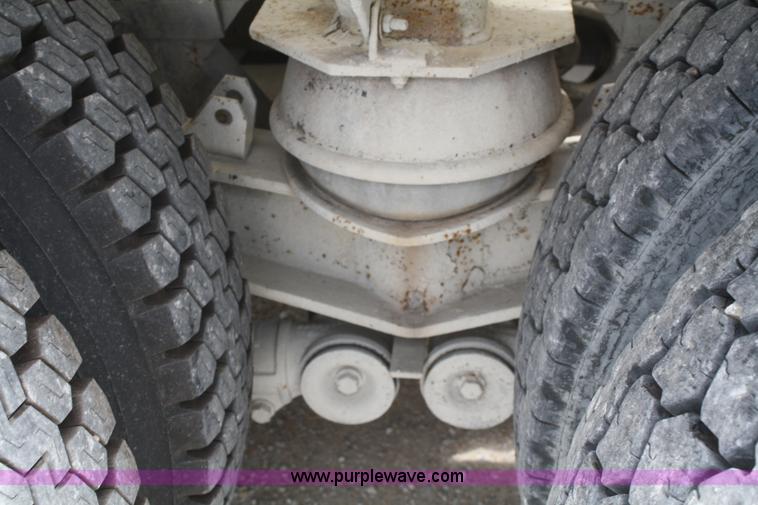 image for item B6768 2000 Western Star 4864FX concrete mixer truck