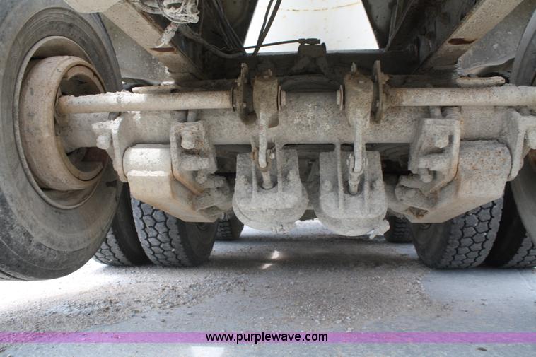 image for item B6768 2000 Western Star 4864FX concrete mixer truck