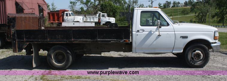 image for item B6787 1994 Ford F350 XL flatbed pickup truck
