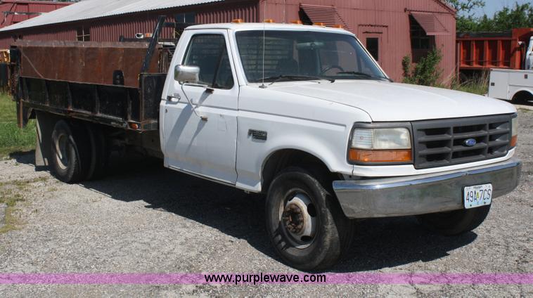 image for item B6787 1994 Ford F350 XL flatbed pickup truck