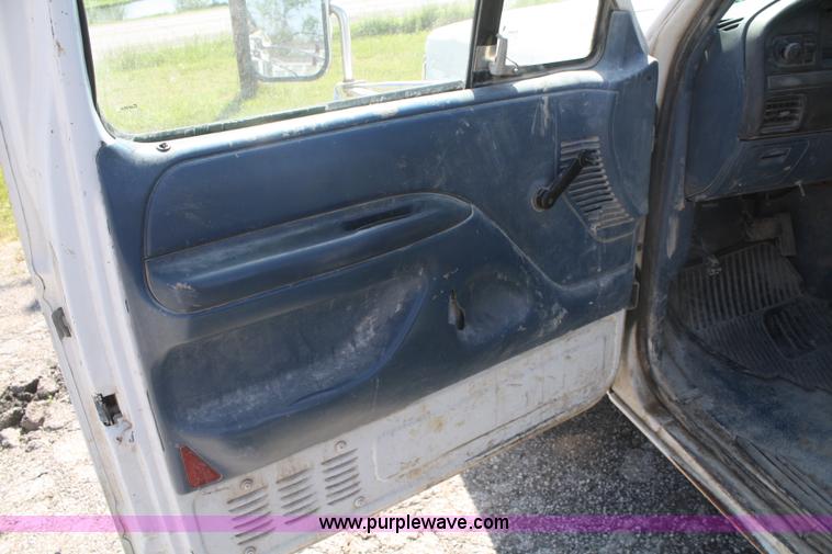 image for item B6787 1994 Ford F350 XL flatbed pickup truck