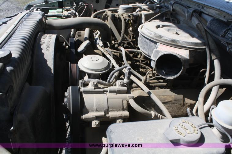 image for item B6787 1994 Ford F350 XL flatbed pickup truck