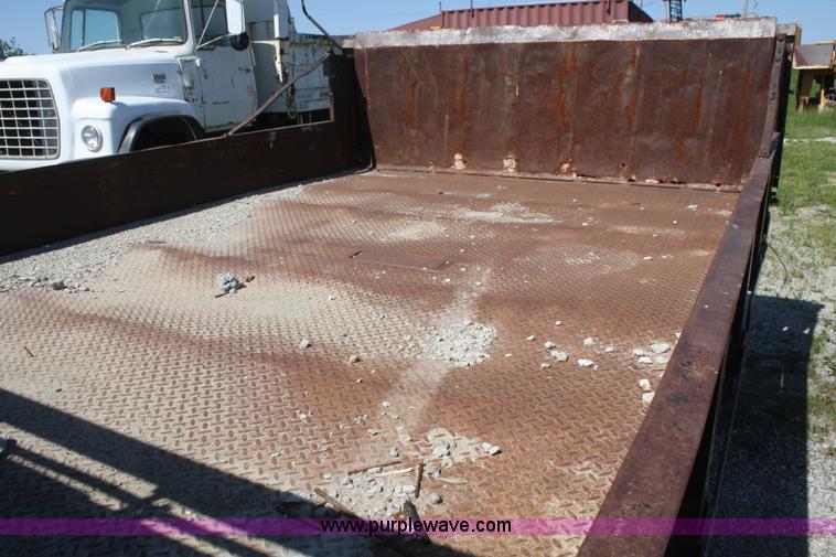 image for item B6787 1994 Ford F350 XL flatbed pickup truck