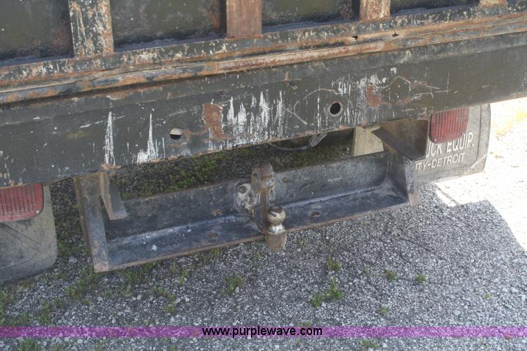 image for item B6787 1994 Ford F350 XL flatbed pickup truck