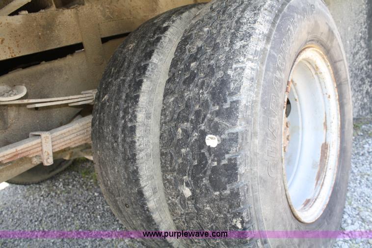 image for item B6787 1994 Ford F350 XL flatbed pickup truck