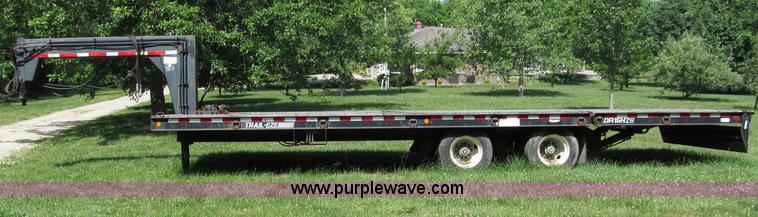 image for item C2193 1995 Trail-Eze 28' gooseneck trailer with hydraulic dovetail