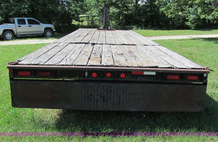 image for item C2193 1995 Trail-Eze 28' gooseneck trailer with hydraulic dovetail