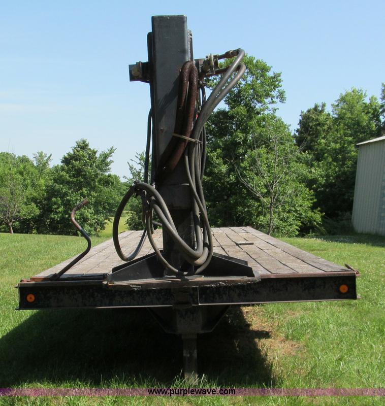 image for item C2193 1995 Trail-Eze 28' gooseneck trailer with hydraulic dovetail