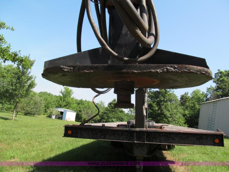 image for item C2193 1995 Trail-Eze 28' gooseneck trailer with hydraulic dovetail