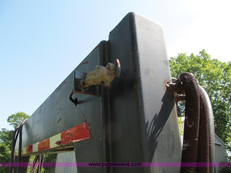 image for item C2193 1995 Trail-Eze 28' gooseneck trailer with hydraulic dovetail