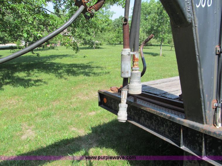 image for item C2193 1995 Trail-Eze 28' gooseneck trailer with hydraulic dovetail
