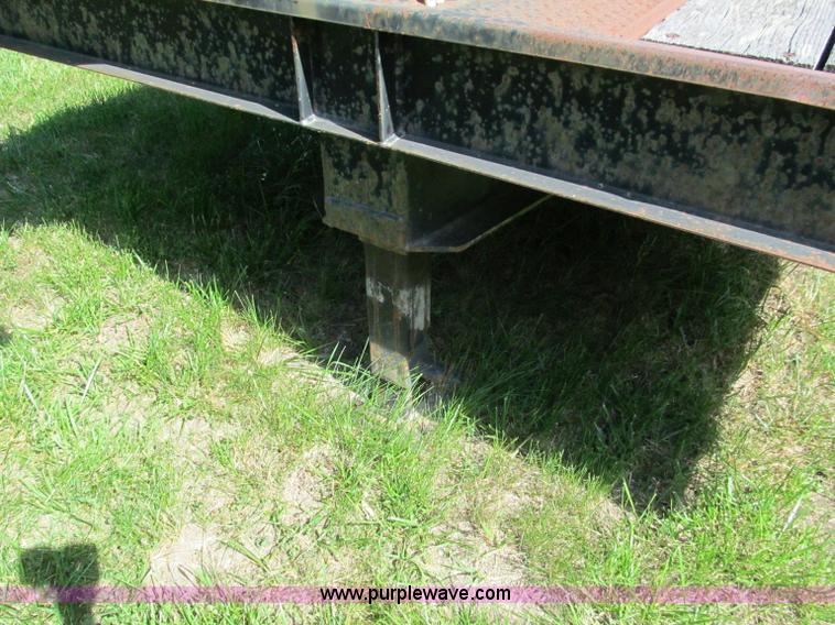 image for item C2193 1995 Trail-Eze 28' gooseneck trailer with hydraulic dovetail