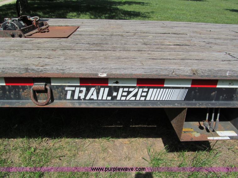 image for item C2193 1995 Trail-Eze 28' gooseneck trailer with hydraulic dovetail