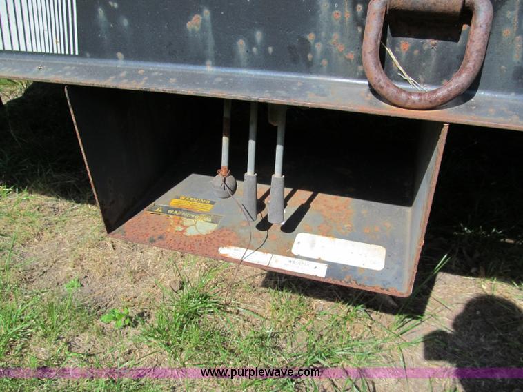 image for item C2193 1995 Trail-Eze 28' gooseneck trailer with hydraulic dovetail