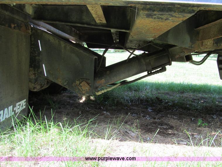 image for item C2193 1995 Trail-Eze 28' gooseneck trailer with hydraulic dovetail