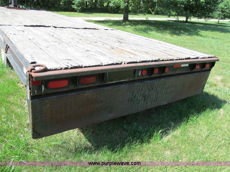 image for item C2193 1995 Trail-Eze 28' gooseneck trailer with hydraulic dovetail