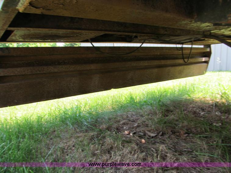image for item C2193 1995 Trail-Eze 28' gooseneck trailer with hydraulic dovetail