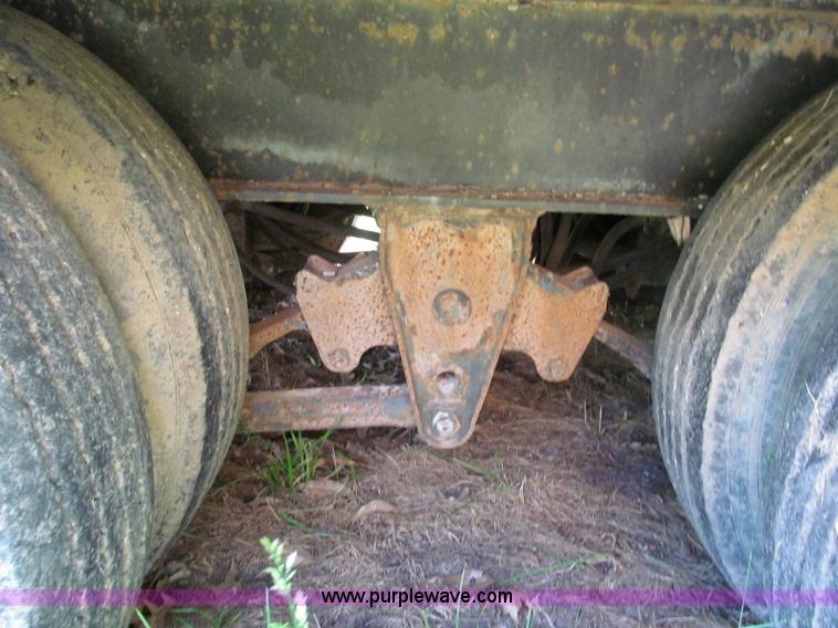 image for item C2193 1995 Trail-Eze 28' gooseneck trailer with hydraulic dovetail