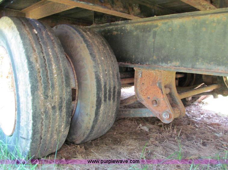 image for item C2193 1995 Trail-Eze 28' gooseneck trailer with hydraulic dovetail
