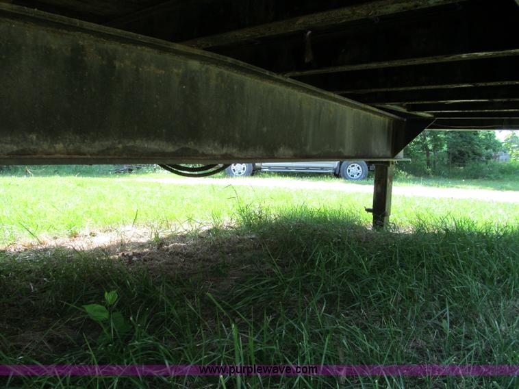 image for item C2193 1995 Trail-Eze 28' gooseneck trailer with hydraulic dovetail