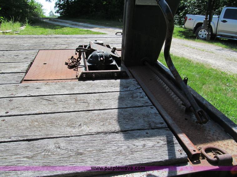 image for item C2193 1995 Trail-Eze 28' gooseneck trailer with hydraulic dovetail