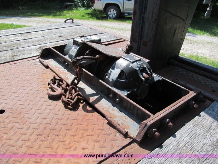 image for item C2193 1995 Trail-Eze 28' gooseneck trailer with hydraulic dovetail