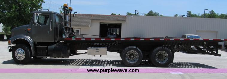 image for item C2196 1990 International 8100 rollback truck
