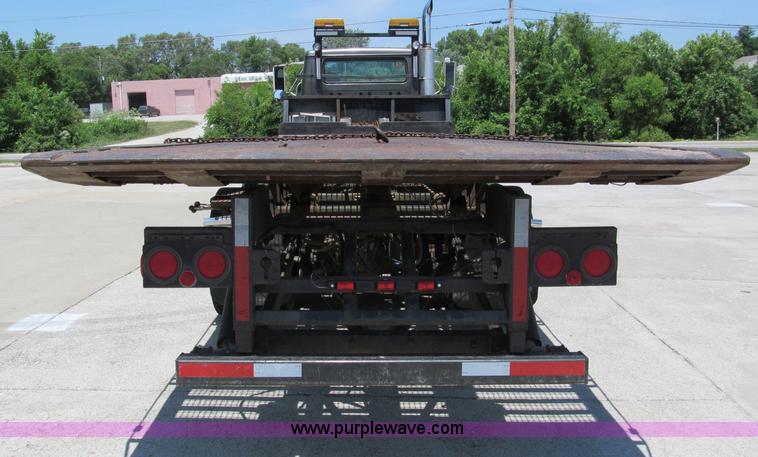 image for item C2196 1990 International 8100 rollback truck