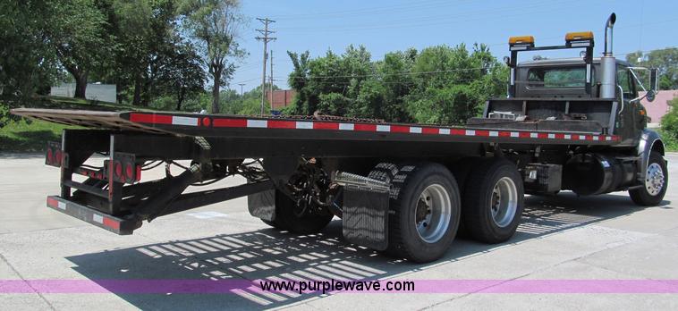 image for item C2196 1990 International 8100 rollback truck