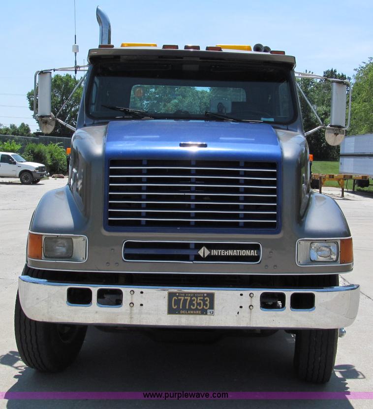 image for item C2196 1990 International 8100 rollback truck
