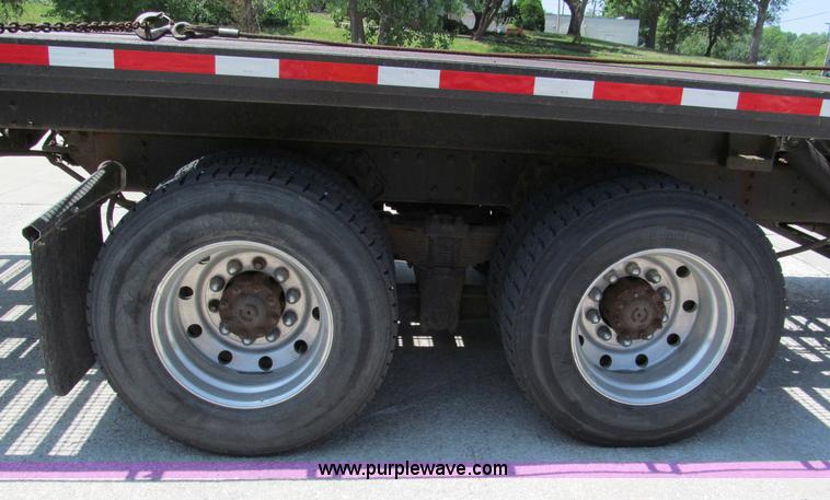 image for item C2196 1990 International 8100 rollback truck