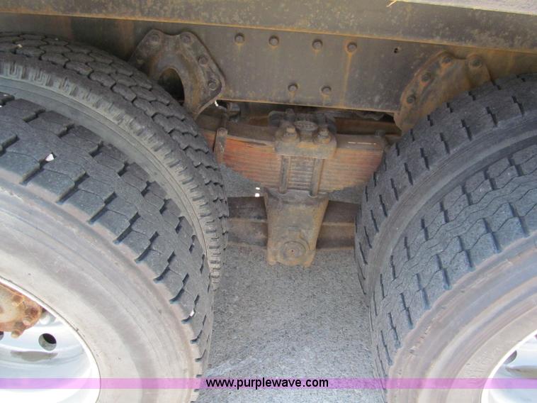 image for item C2196 1990 International 8100 rollback truck