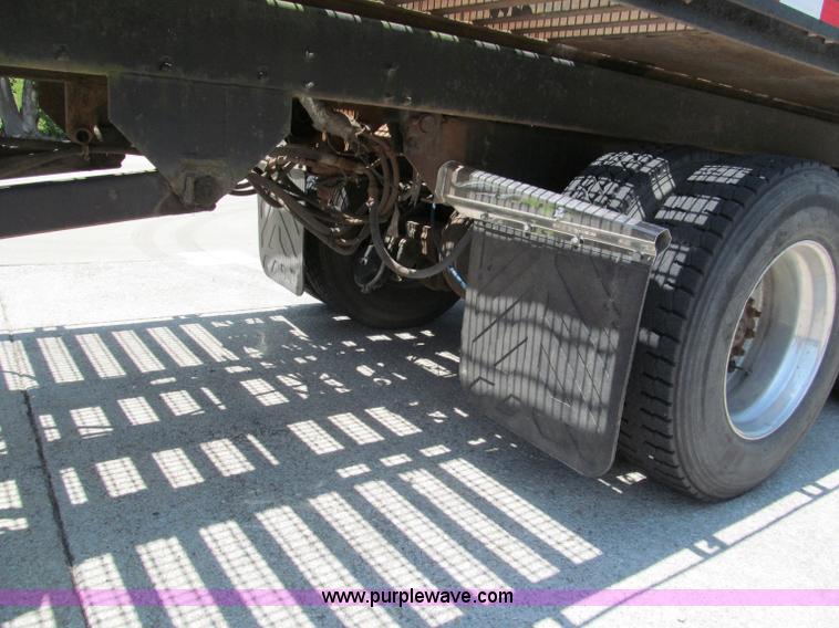 image for item C2196 1990 International 8100 rollback truck