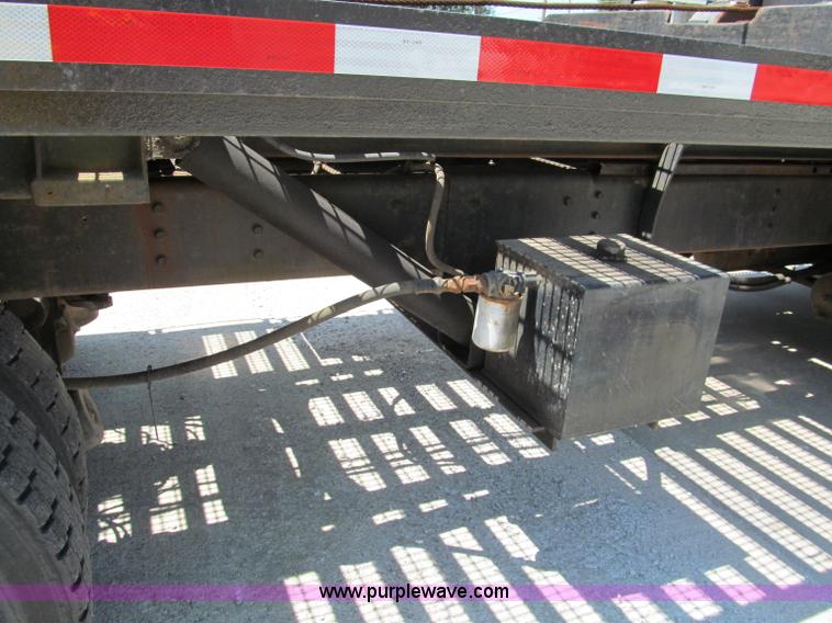 image for item C2196 1990 International 8100 rollback truck