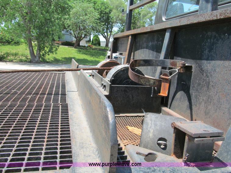 image for item C2196 1990 International 8100 rollback truck