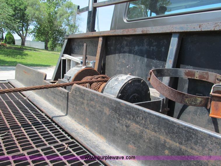 image for item C2196 1990 International 8100 rollback truck