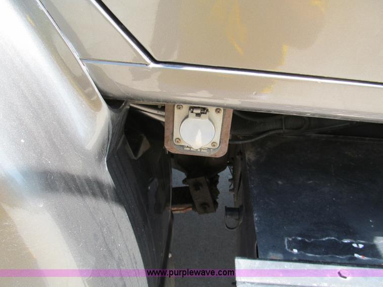 image for item C2196 1990 International 8100 rollback truck