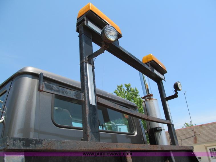 image for item C2196 1990 International 8100 rollback truck