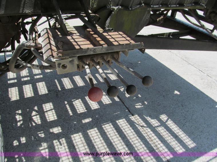 image for item C2196 1990 International 8100 rollback truck