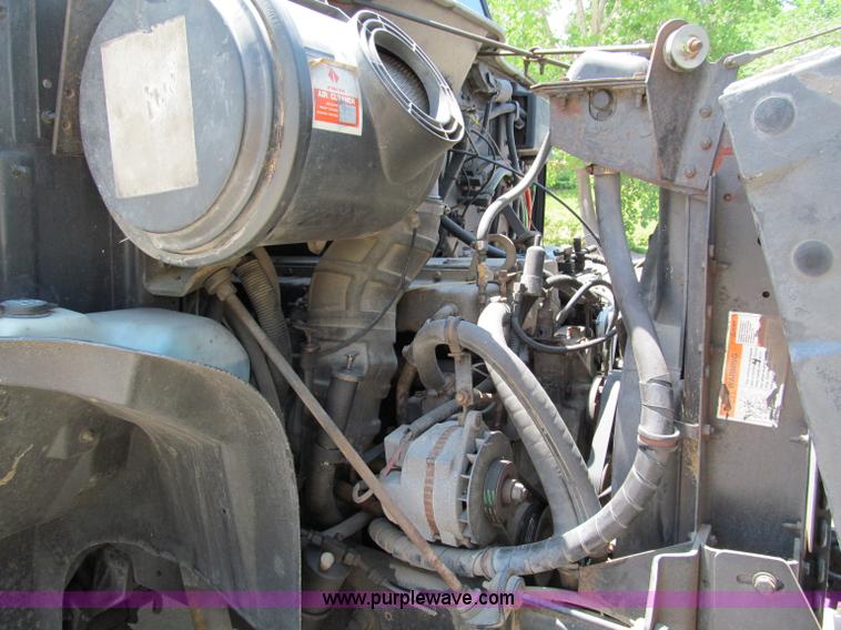 image for item C2196 1990 International 8100 rollback truck