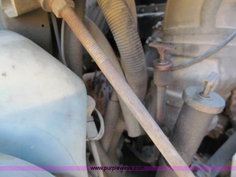 image for item C2196 1990 International 8100 rollback truck