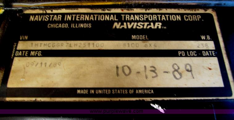 image for item C2196 1990 International 8100 rollback truck