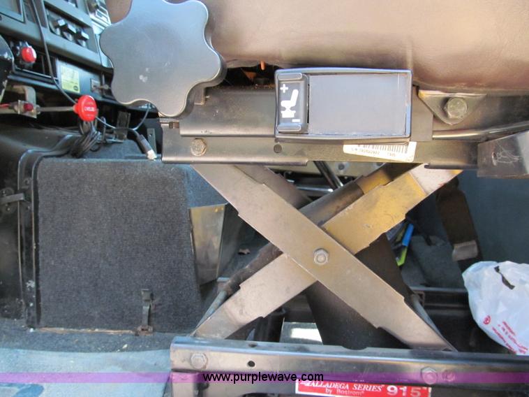 image for item C2196 1990 International 8100 rollback truck