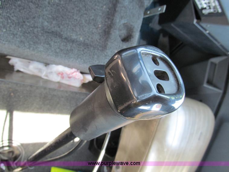 image for item C2196 1990 International 8100 rollback truck