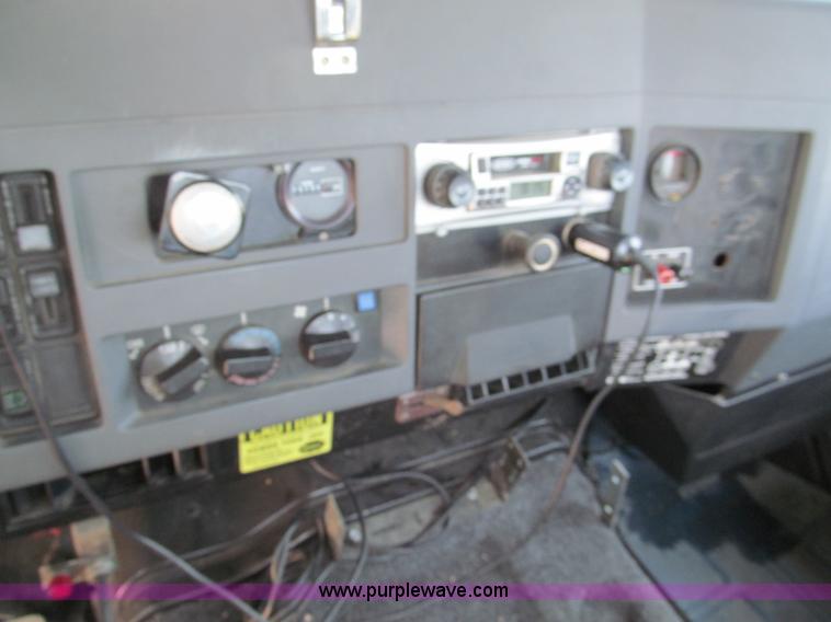 image for item C2196 1990 International 8100 rollback truck